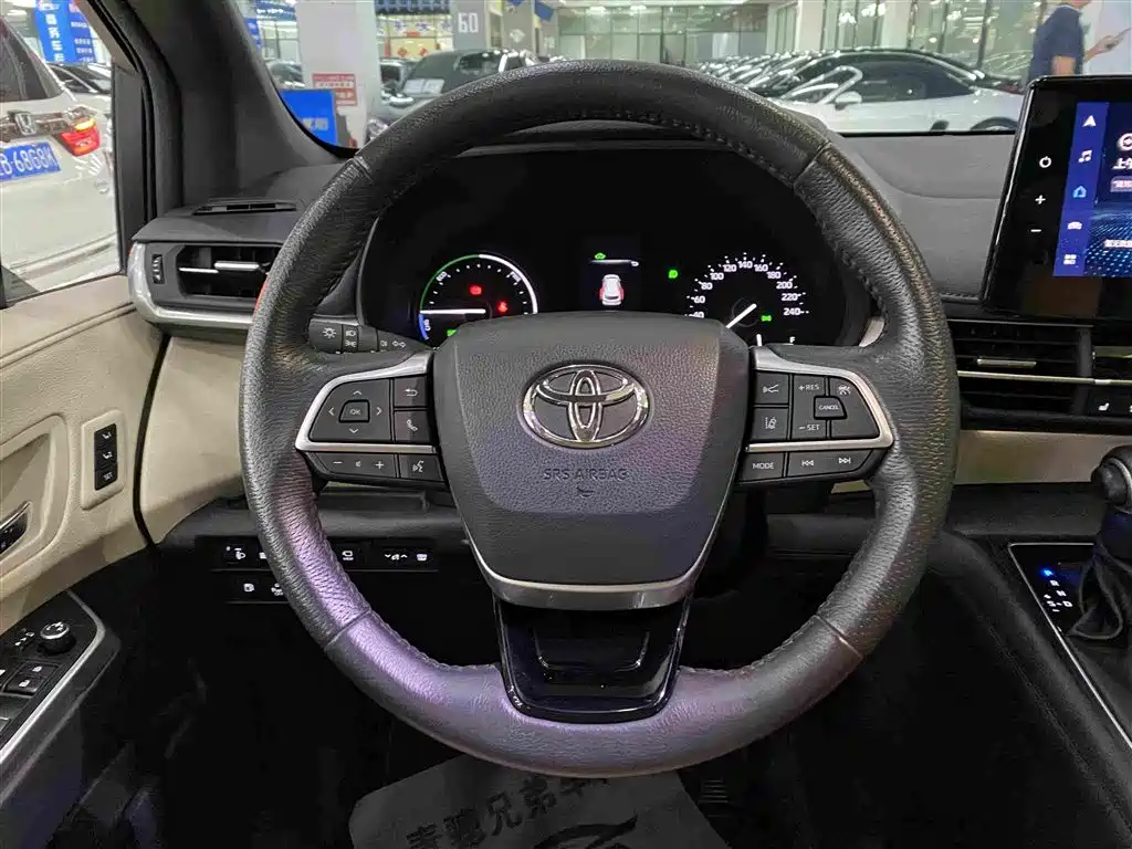 Toyota Granvia — миниатюра 10