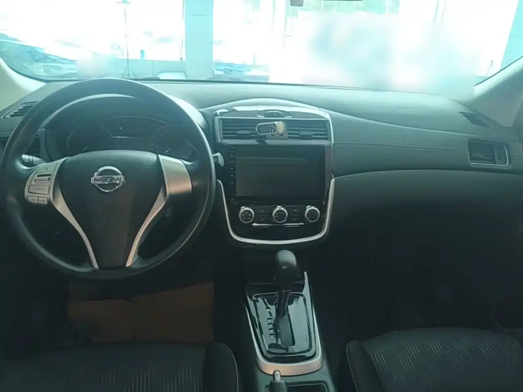 Nissan Tiida — миниатюра 10