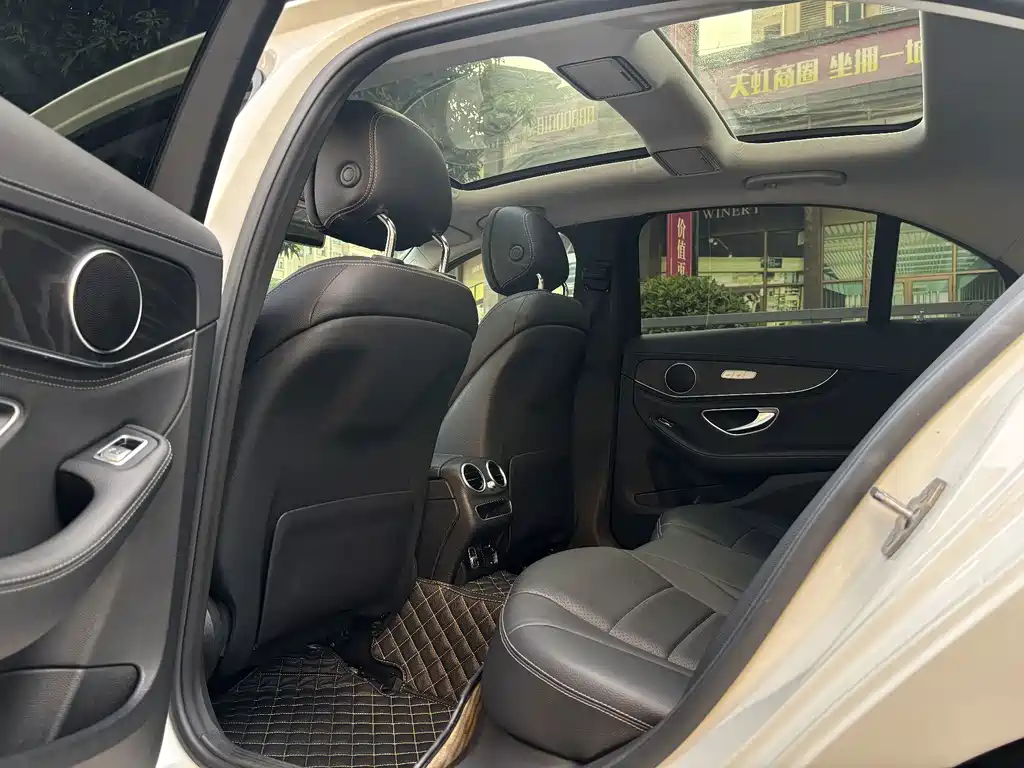 Mercedes-Benz C-Class — миниатюра 13