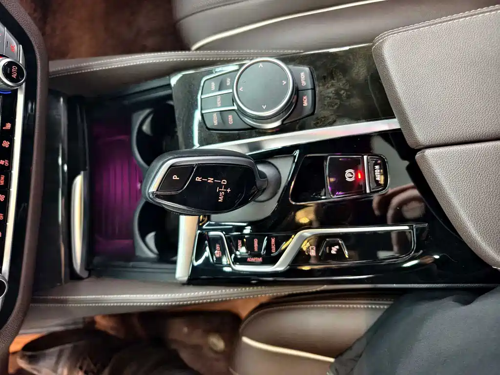 BMW 5 Series New Energy — миниатюра 12