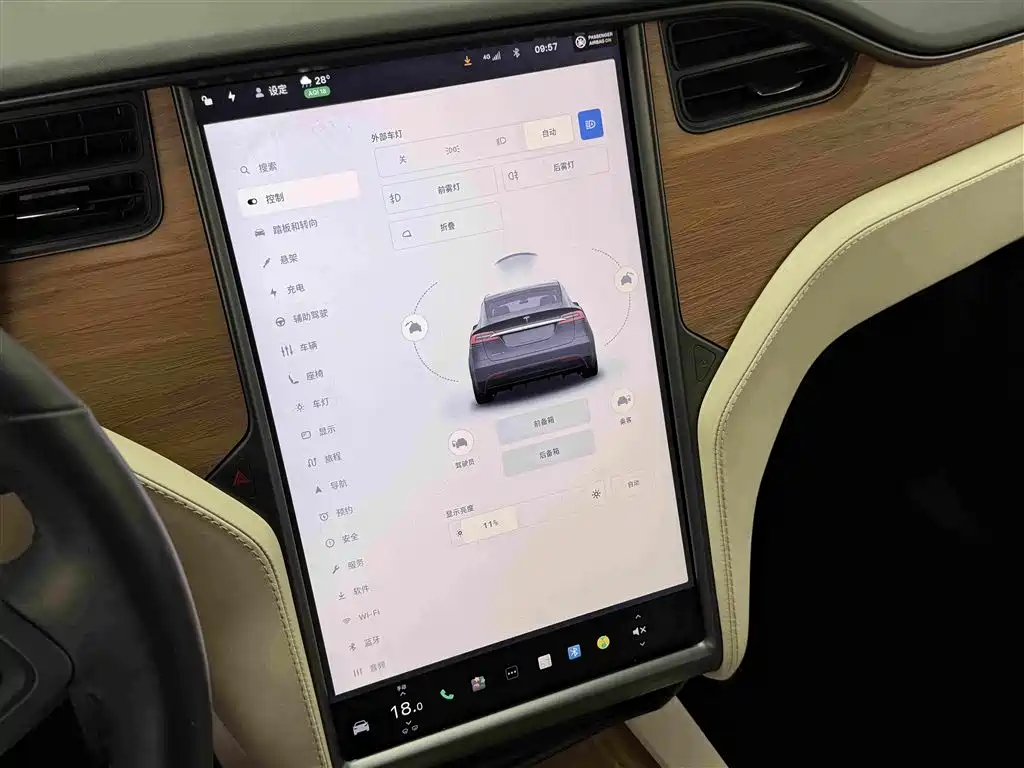 Tesla Model X — миниатюра 13