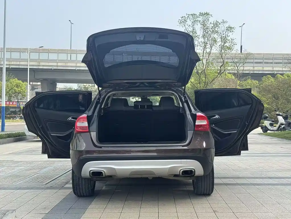 Mercedes-Benz GLA — миниатюра 9