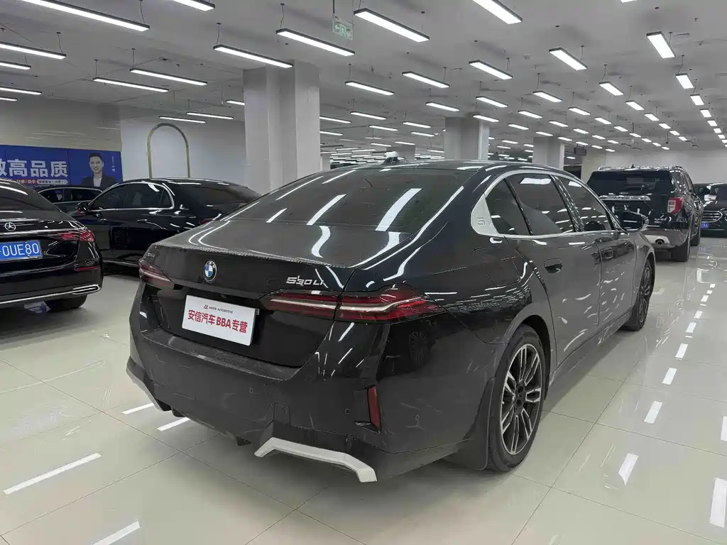 BMW 5 Series — миниатюра 4