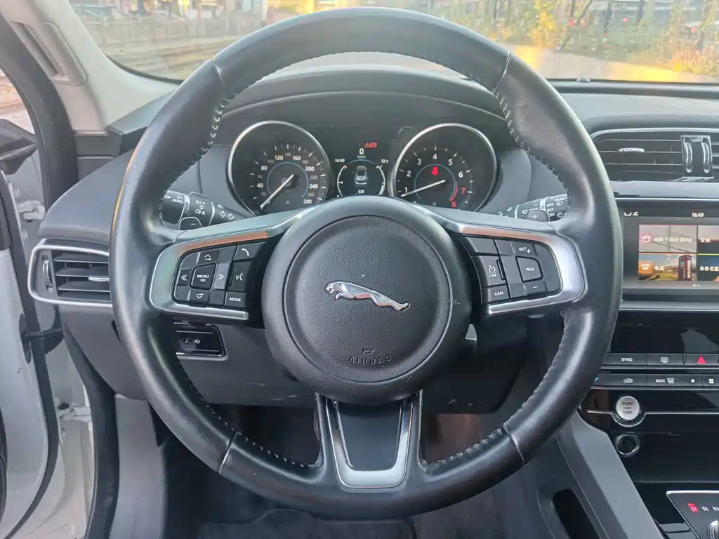 Jaguar F-PACE — миниатюра 22