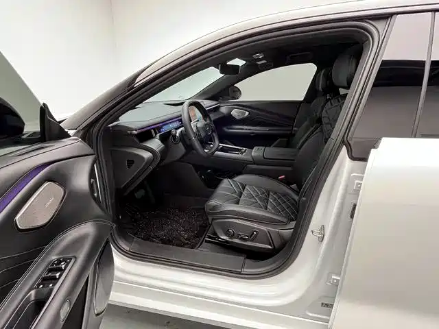 Lynk & Co 10 — миниатюра 8