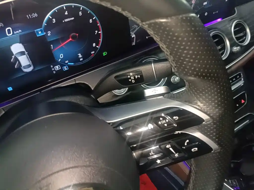 Mercedes-Benz E-Class — миниатюра 14
