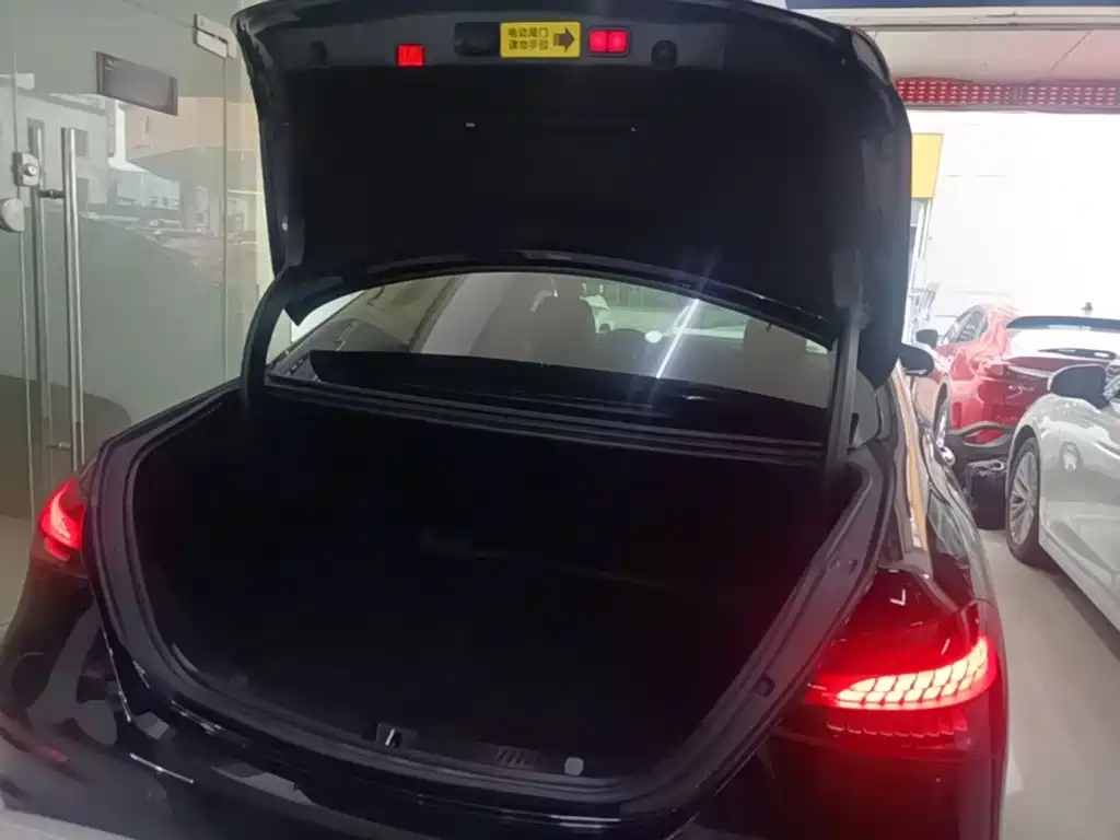 Mercedes-Benz E-Class — миниатюра 19