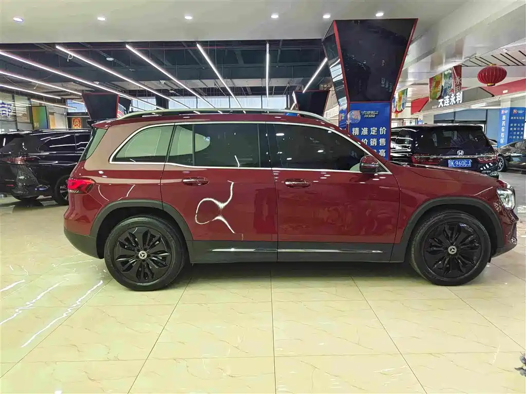 Mercedes-Benz GLB — миниатюра 17