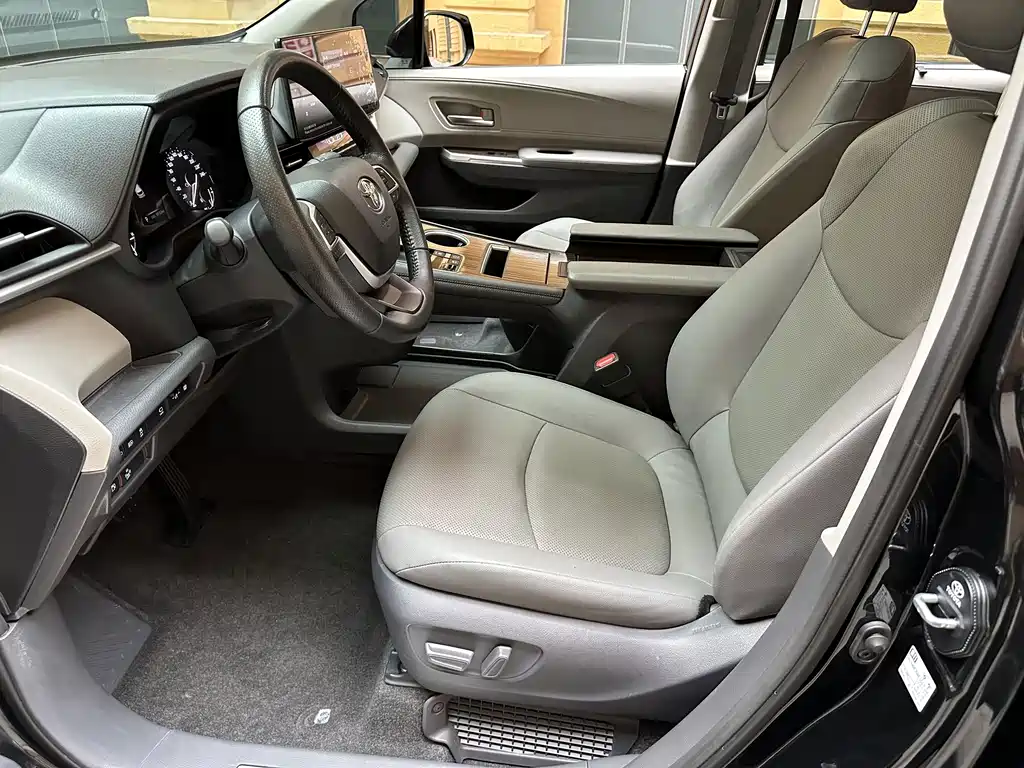 Toyota Granvia — миниатюра 8