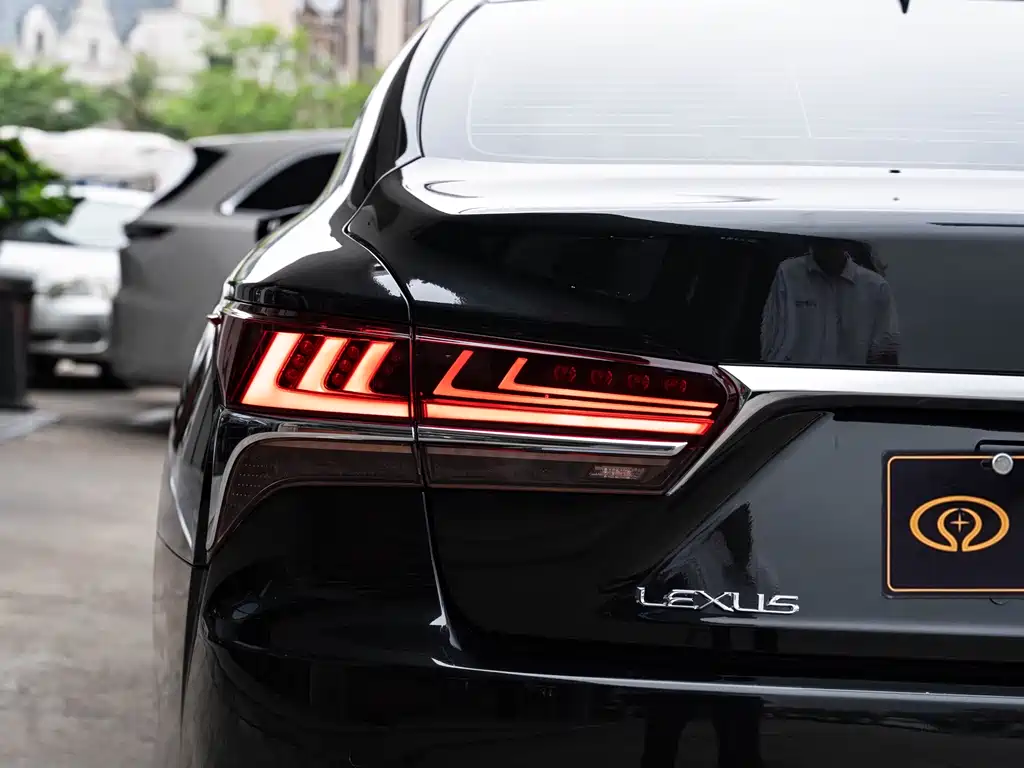 Lexus LS — миниатюра 7