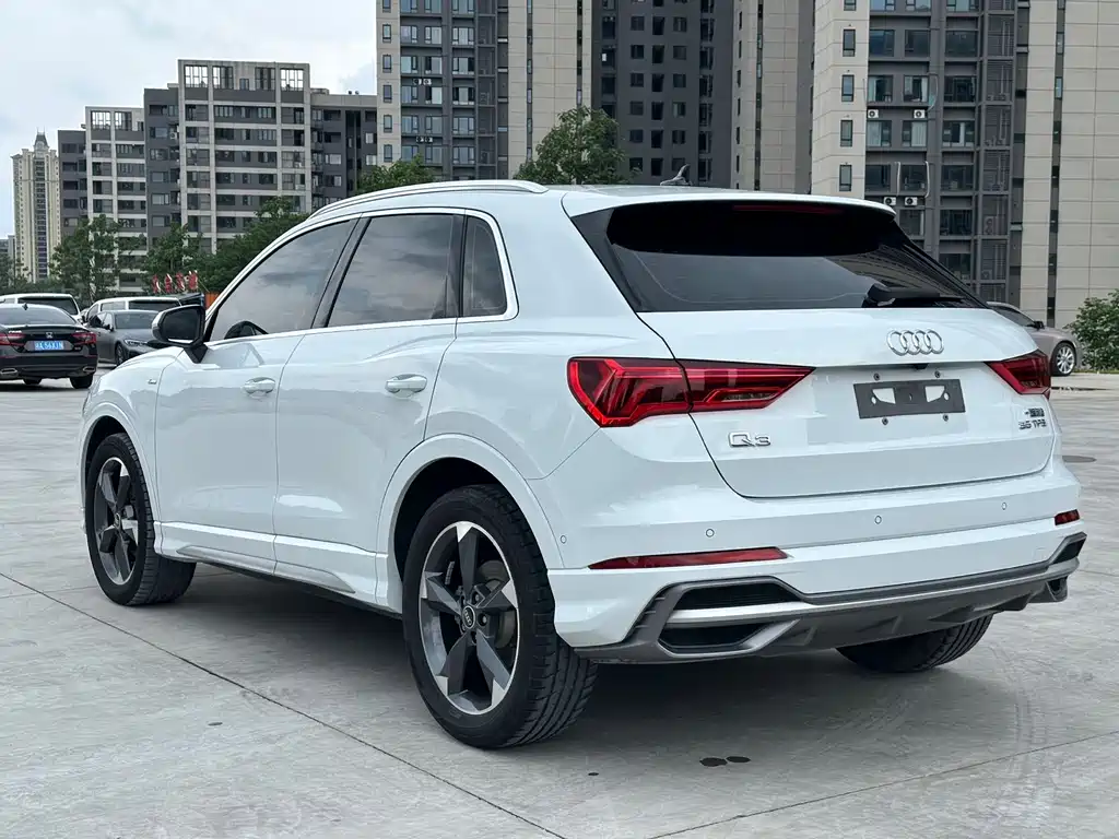 Audi Q3 2023 35 TFSI Fashion (1.4T)
