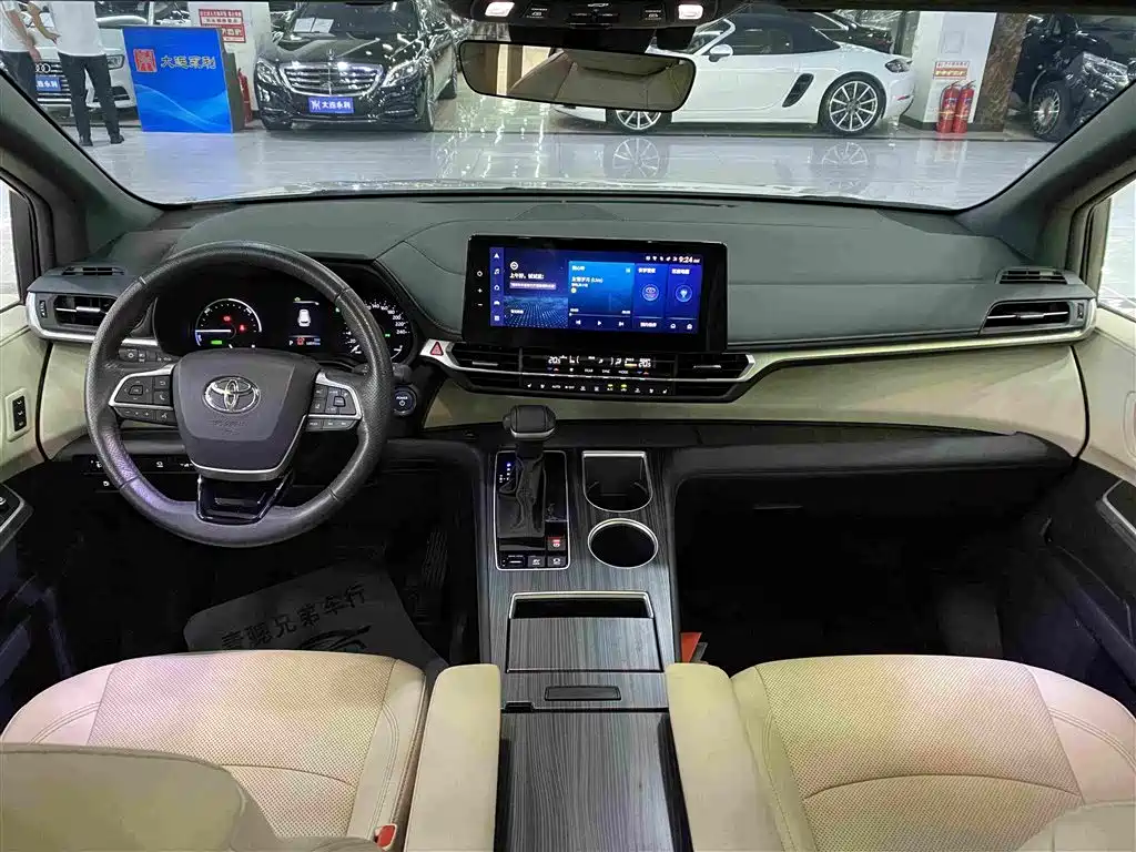 Toyota Granvia — миниатюра 7
