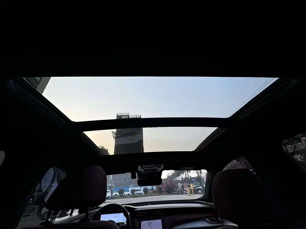 Hongqi Hongqi H5 — миниатюра 11