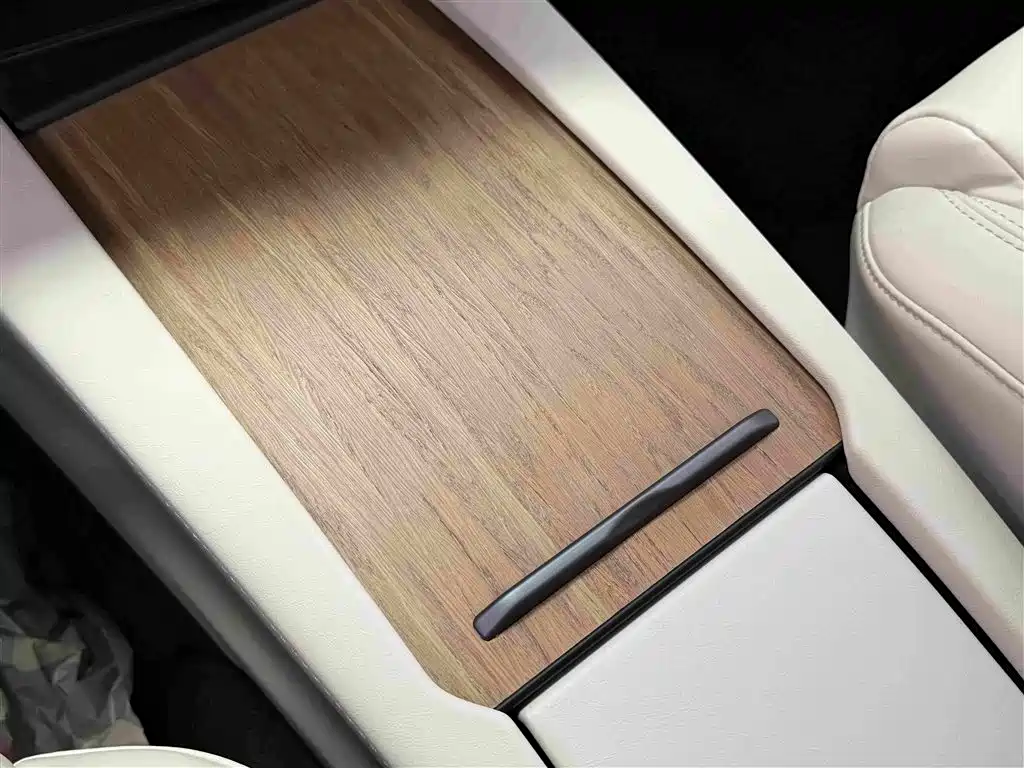 Tesla Model X — миниатюра 17