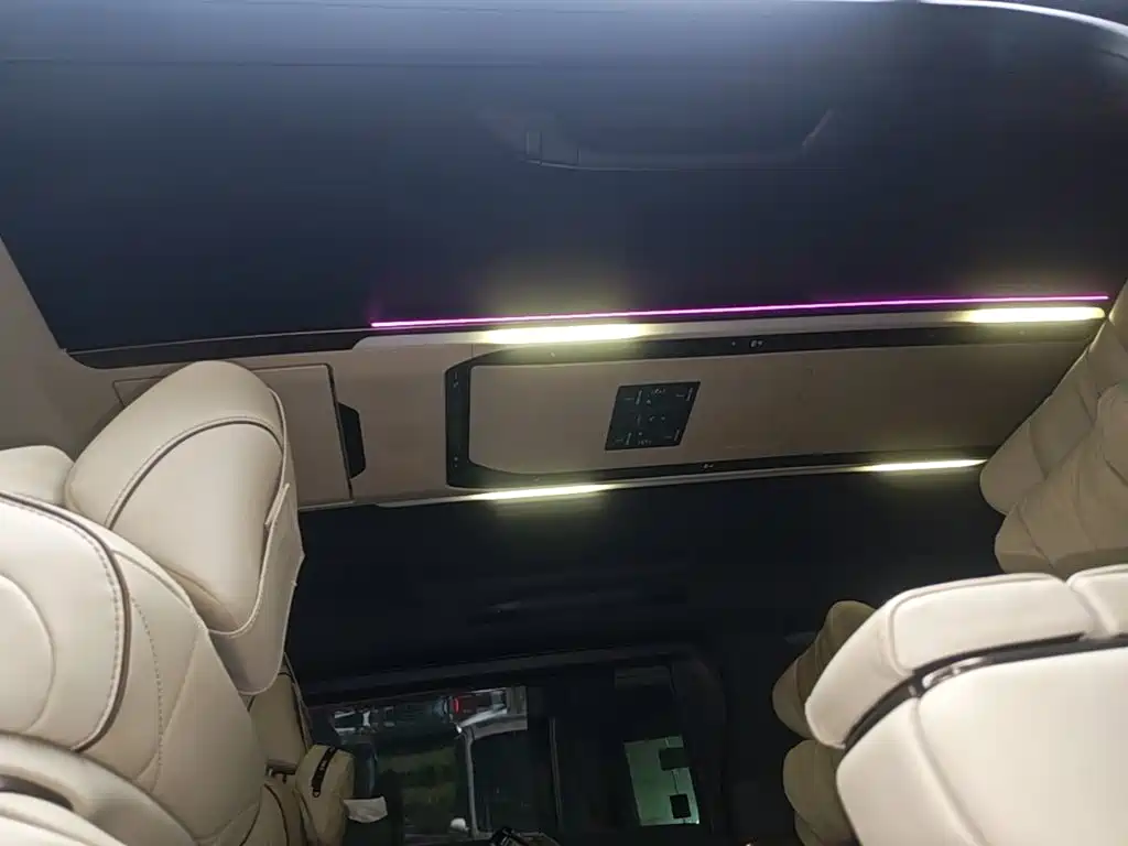 Toyota Alphard — миниатюра 18