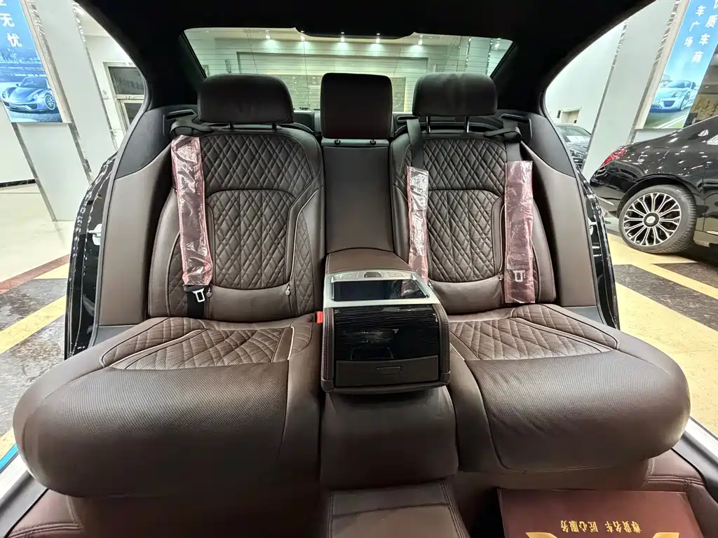 BMW 7 Series — миниатюра 12