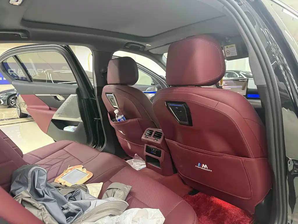 BMW 5 Series — миниатюра 8