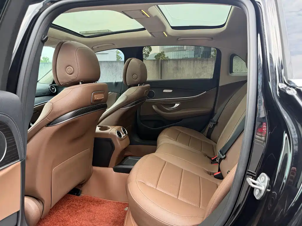 Mercedes-Benz E-Class — миниатюра 9