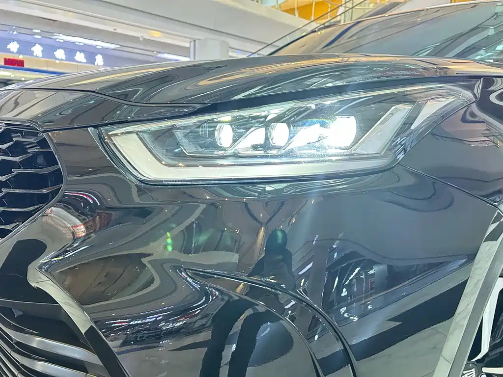 Toyota Crown Kluger — миниатюра 17