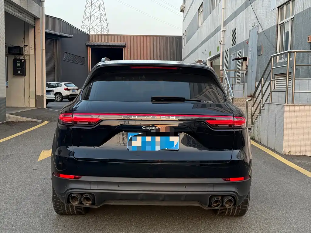 Porsche Cayenne — миниатюра 6