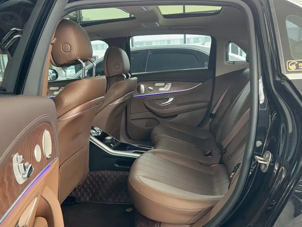Mercedes-Benz E-Class — миниатюра 12