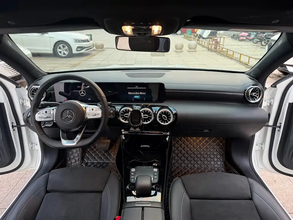 Mercedes-Benz A-Class — миниатюра 7