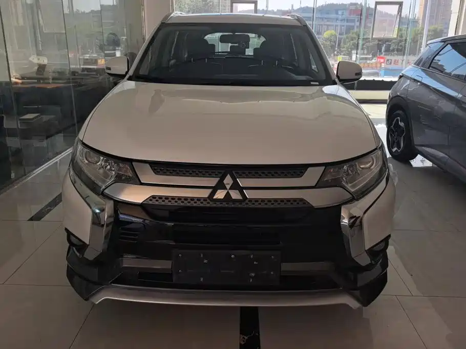 Mitsubishi Outlander — миниатюра 2