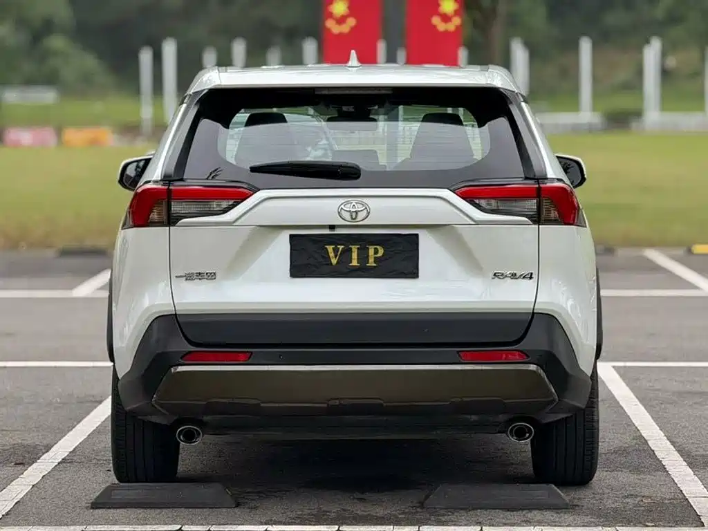 Toyota RAV4 — миниатюра 8