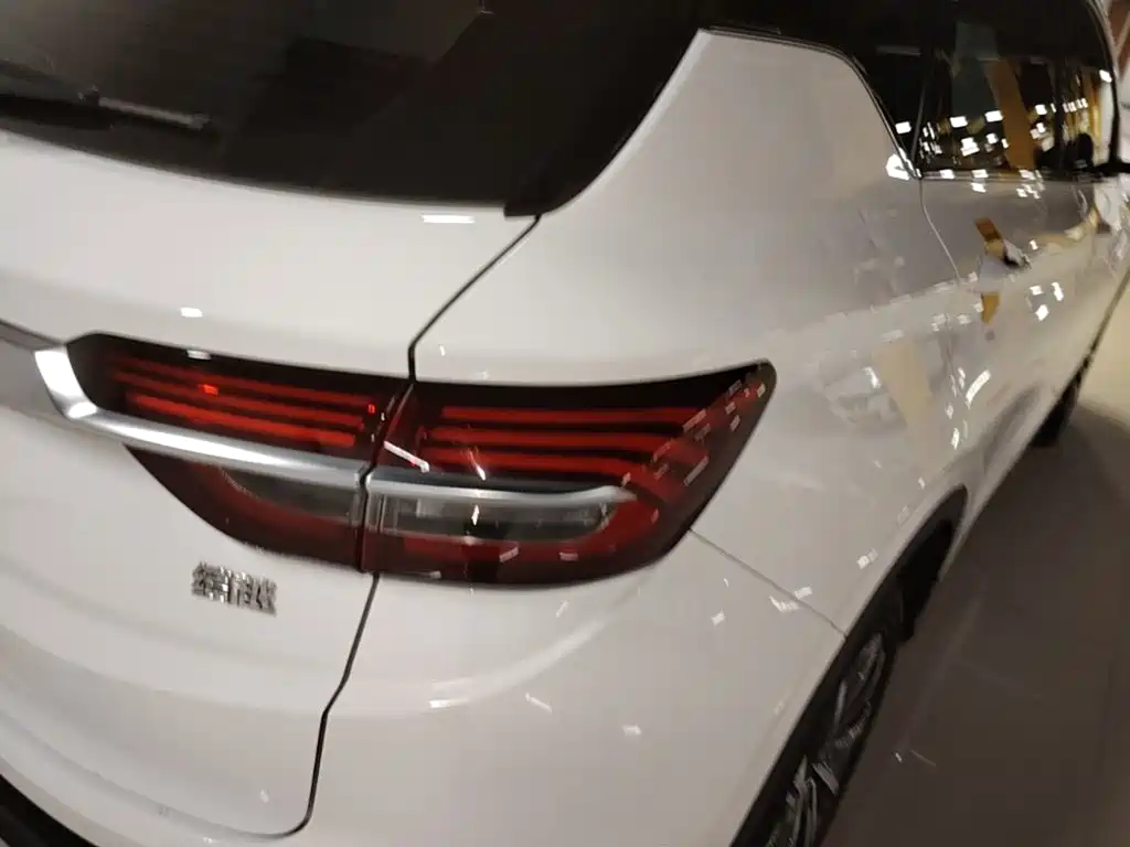 Geely Binyue — миниатюра 8