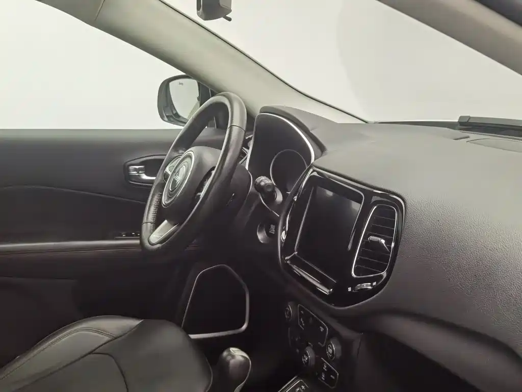Jeep Compass — миниатюра 22