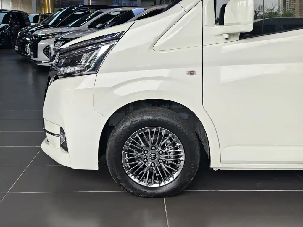Toyota HiAce 2025 3.5L AT