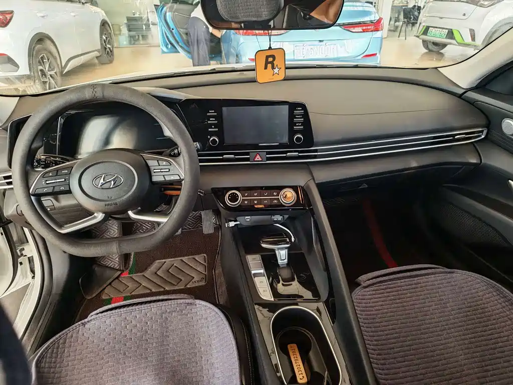 Hyundai Elantra — миниатюра 4