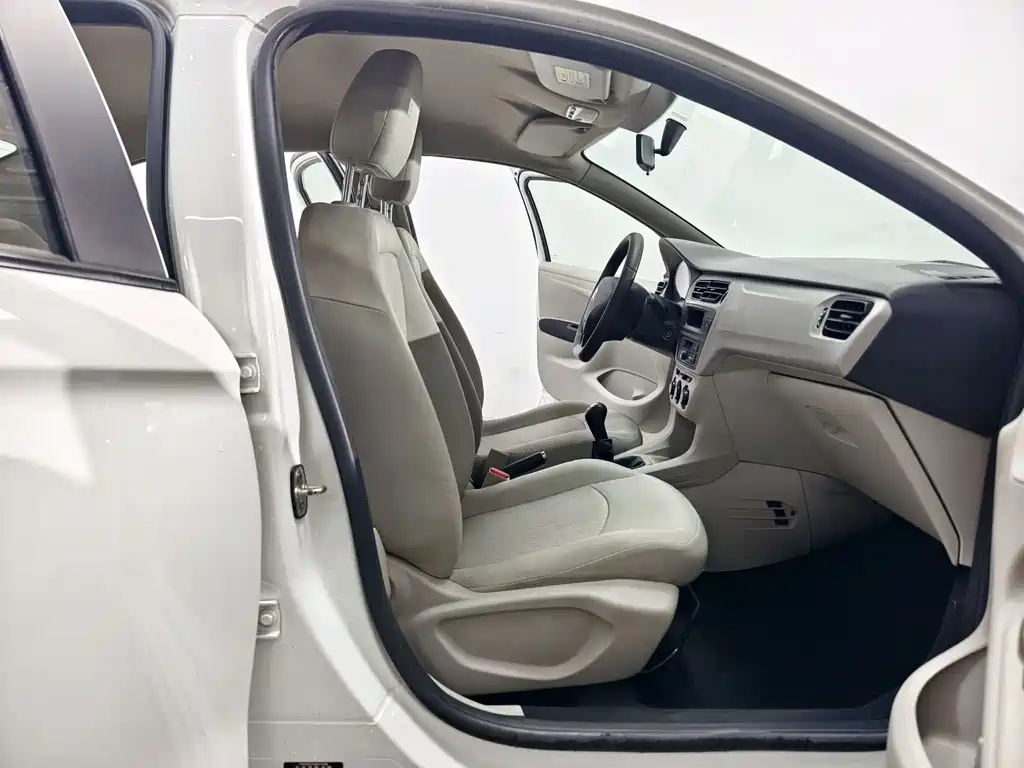 Citroen Elysee — миниатюра 13