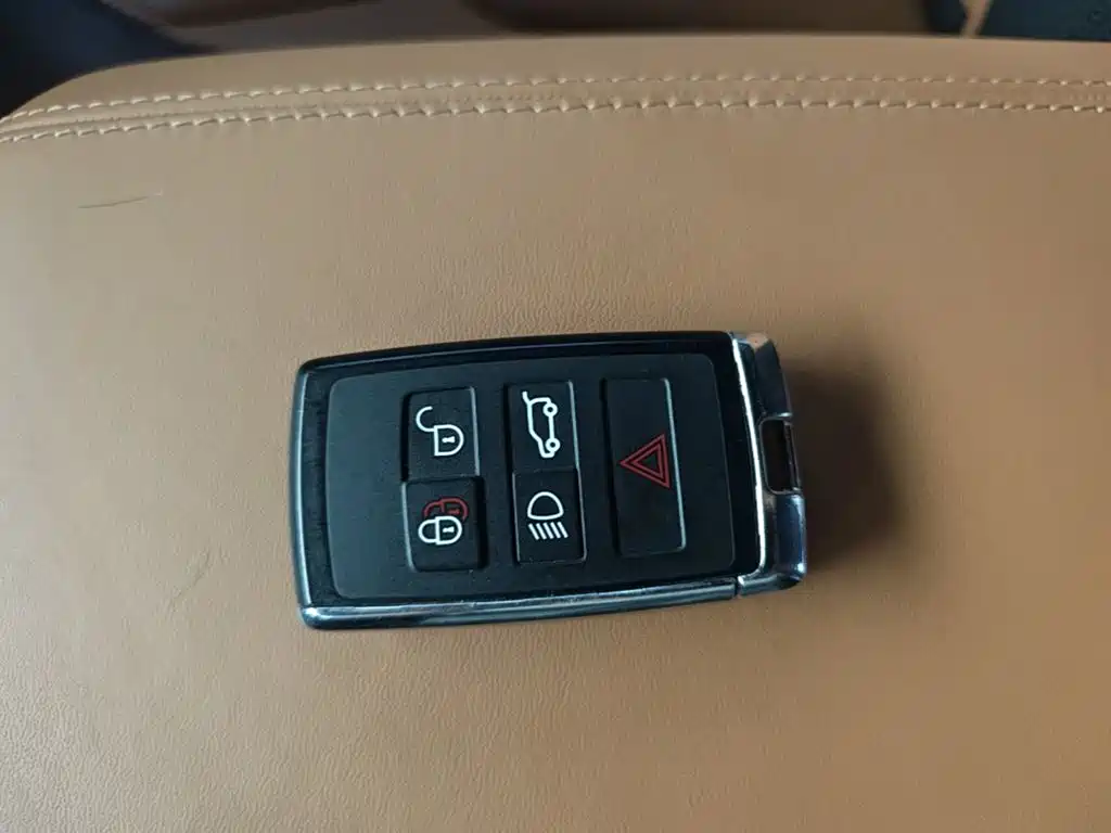 Land Rover Defender — миниатюра 9