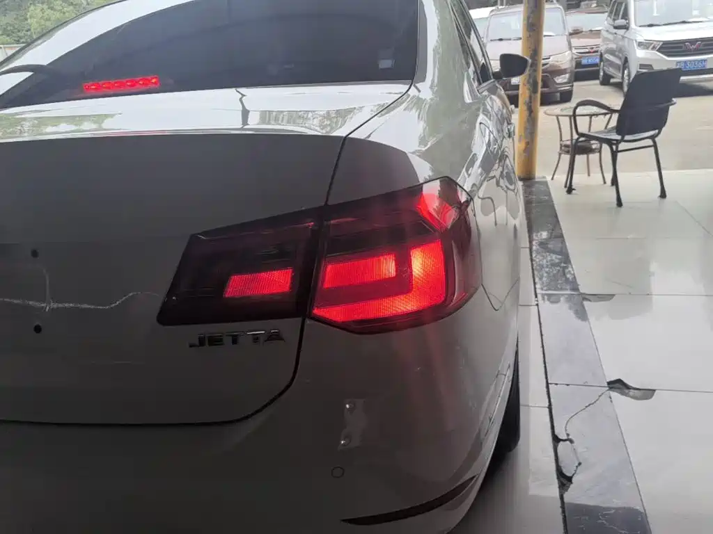 Volkswagen Jetta — миниатюра 8