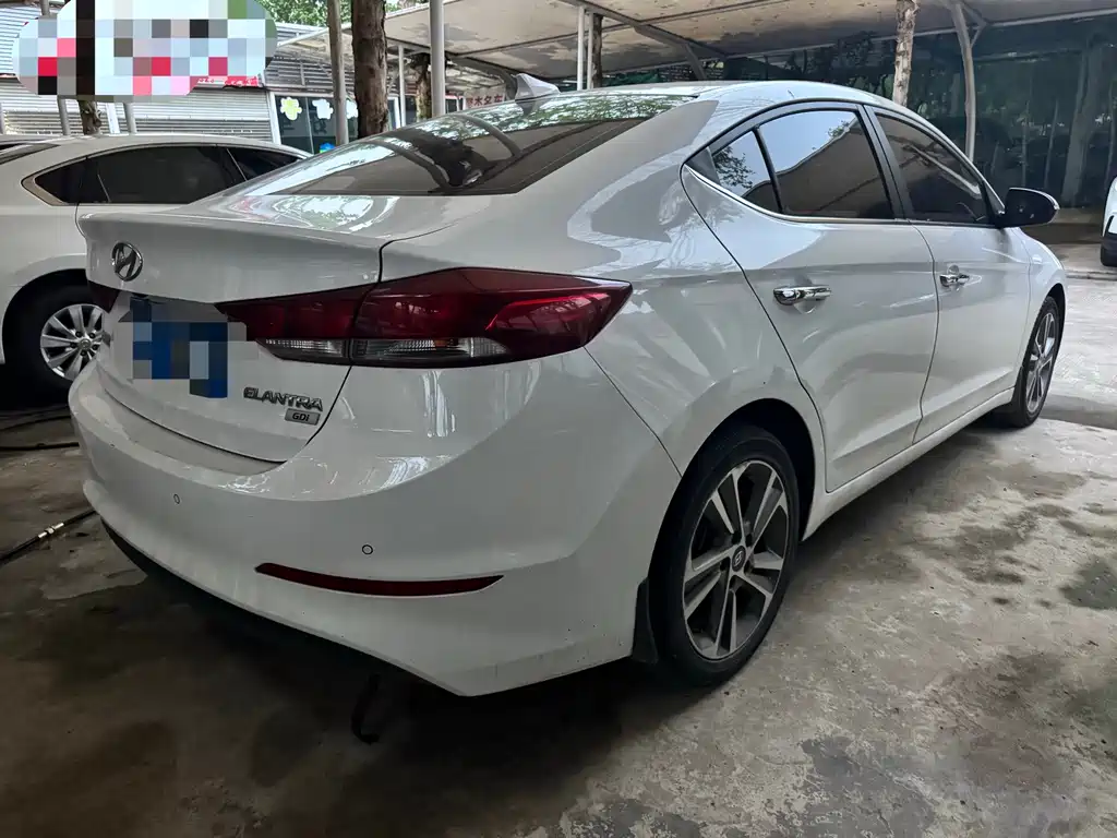Hyundai Elantra — миниатюра 12