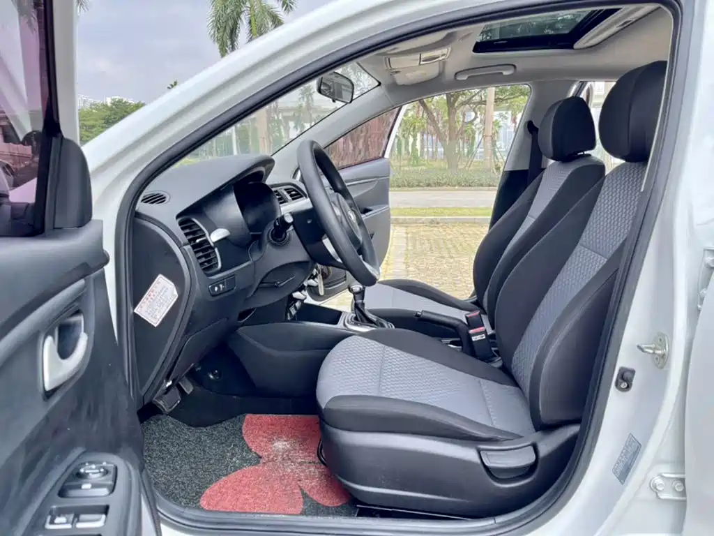 Kia K2 — миниатюра 10