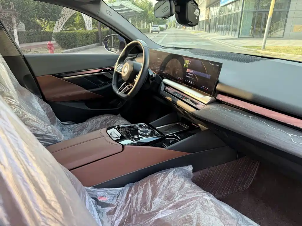 BMW 5 Series — миниатюра 8