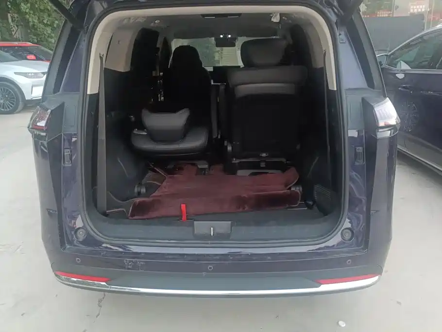 GAC Motor Trumpchi E8 PHEV — миниатюра 4
