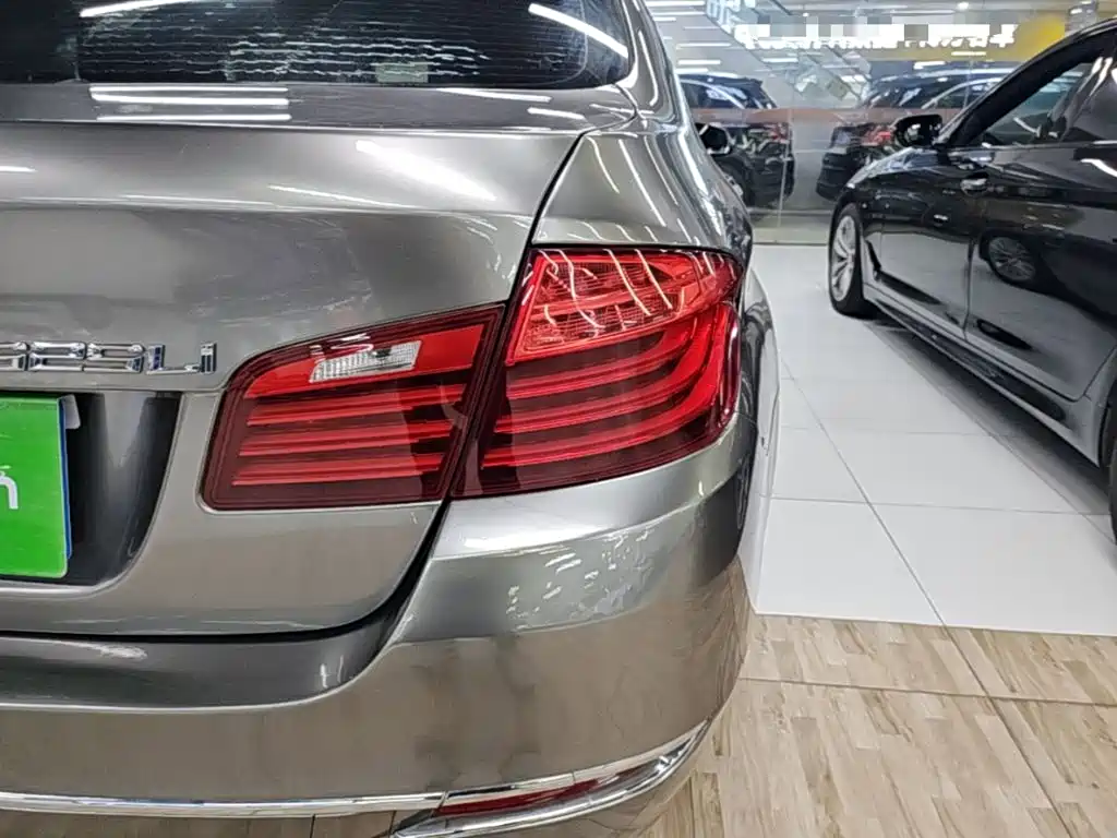 BMW 5 Series — миниатюра 8