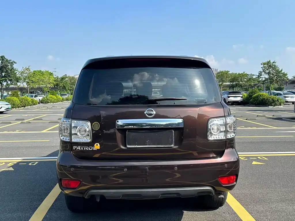 Nissan Patrol — миниатюра 5