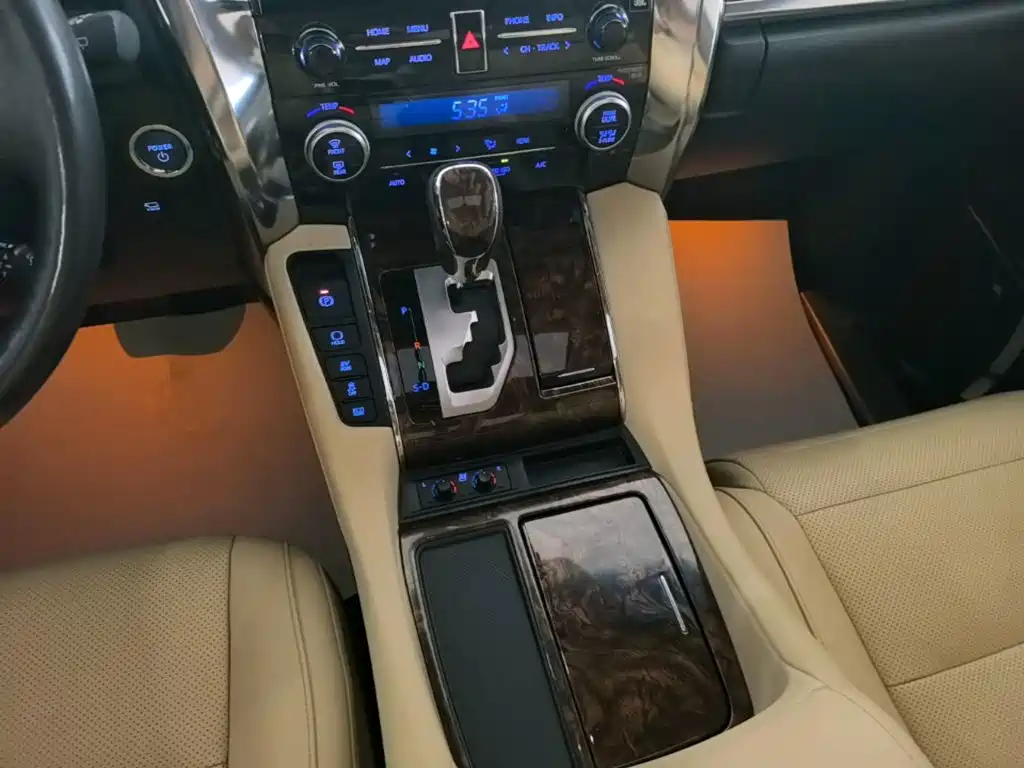 Toyota Alphard — миниатюра 14