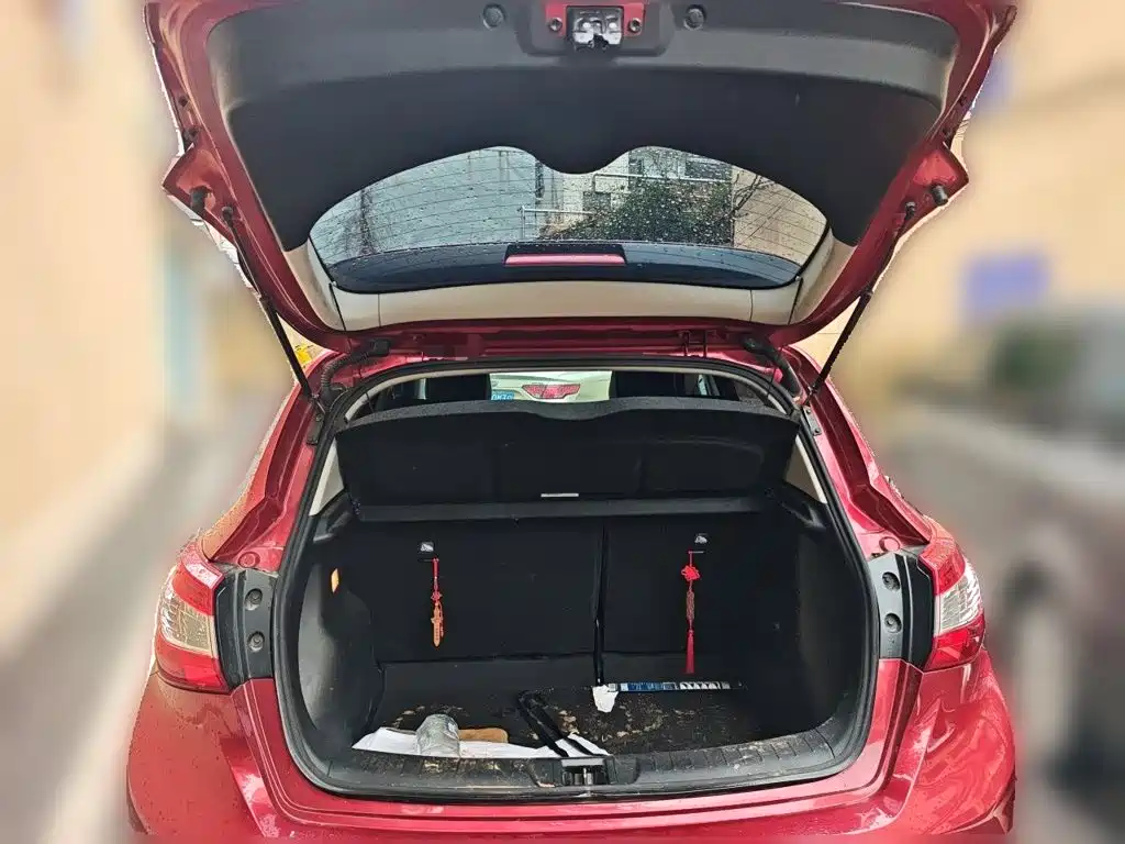 Nissan Tiida — миниатюра 10