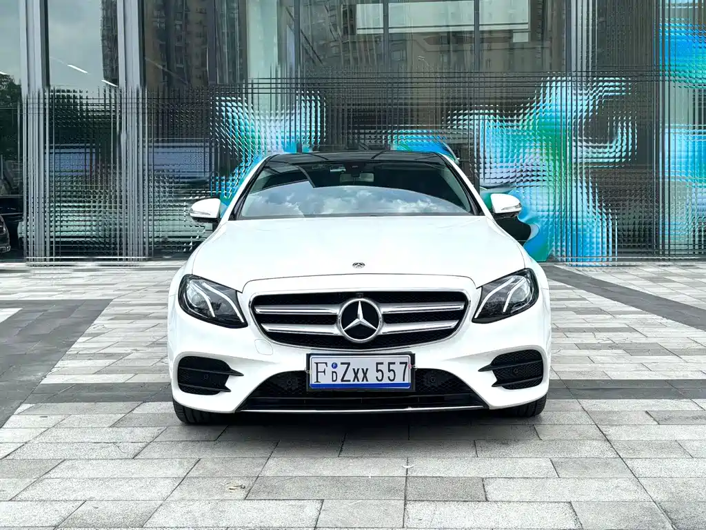 Mercedes-Benz E-Class — миниатюра 2