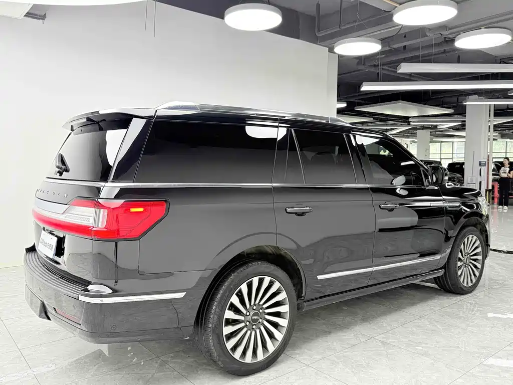 LINCOLN NAVIGATOR