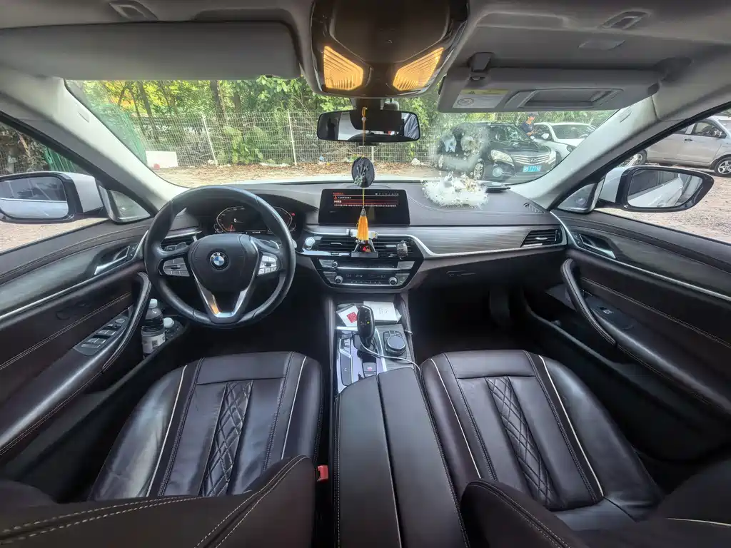 BMW 5 Series — миниатюра 8