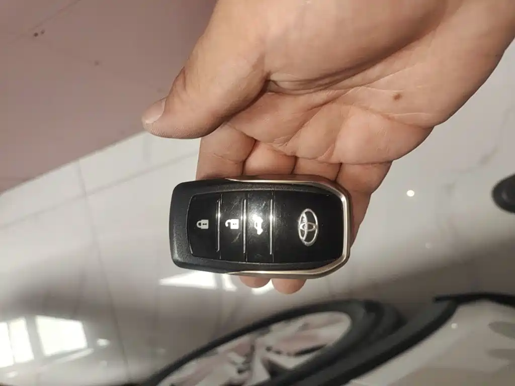 Toyota IZOA — миниатюра 9