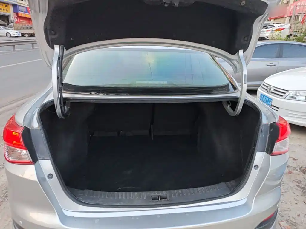 Nissan Bluebird — миниатюра 19