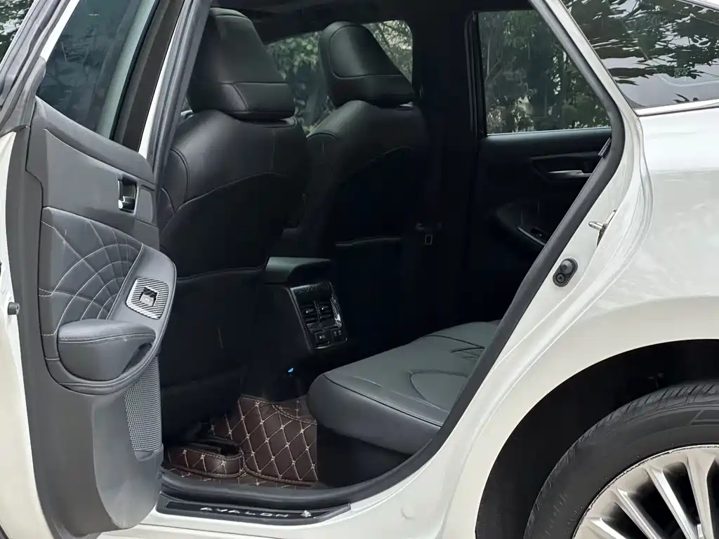 Toyota Avalon — миниатюра 6