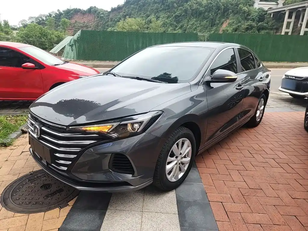 逸动 2022款 PLUS 1.6L GDI 手动精英型